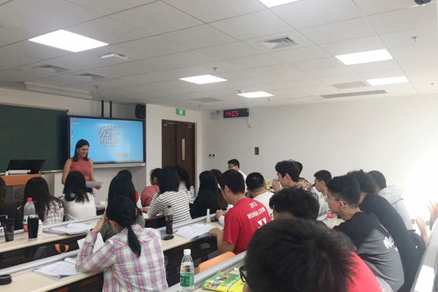 对外经济贸易大学留学课堂展示