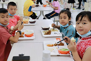 就读北京东方红学校住校条件